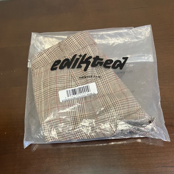 Edikted Phoeby Tan Plaid Short Shorts sz S - Picture 4 of 4